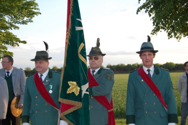 2012 Ernste Gesichter an der Fahne